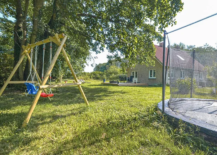 Дом отдыха Beautiful In With Kitchen Рённе